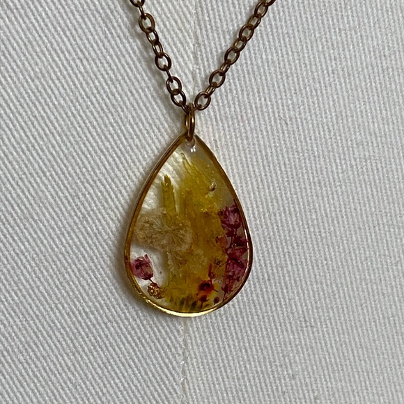 Vintage Press Flower Necklace - Picture 8 of 12